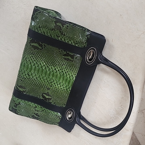 Judith Leiber Green and Black purse Genuine Python - Picture 13 of 15